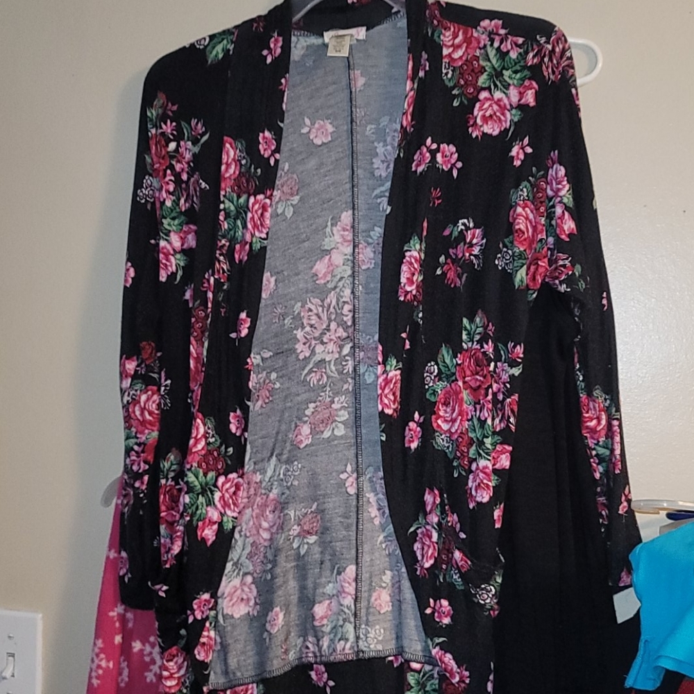 Beautiful floral cardigan L8ter
